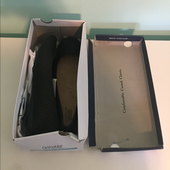 Croft and Barrow Flats 9.5 NWT - Picture 7 of 10